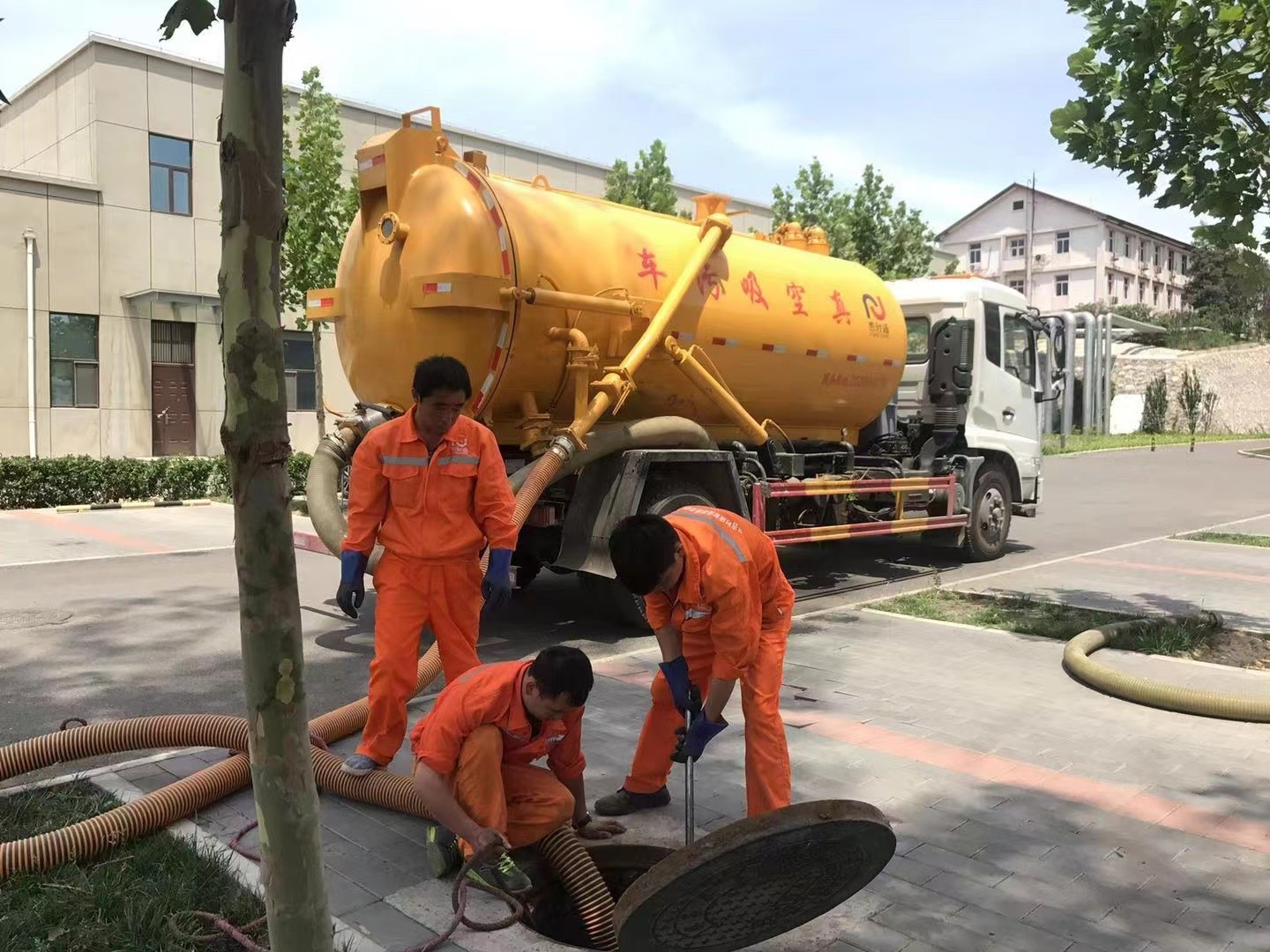西丰化粪池清理与5-8吨吸粪车施工效率分析